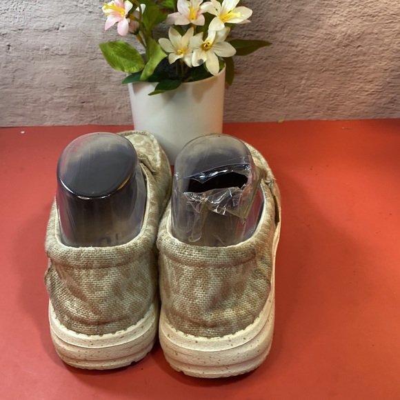 Wos Hey Dude shoes SZ 7 - Picture 3 of 7